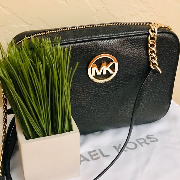 Michael Kors Handbags - Black Michael Kors crossbody purse